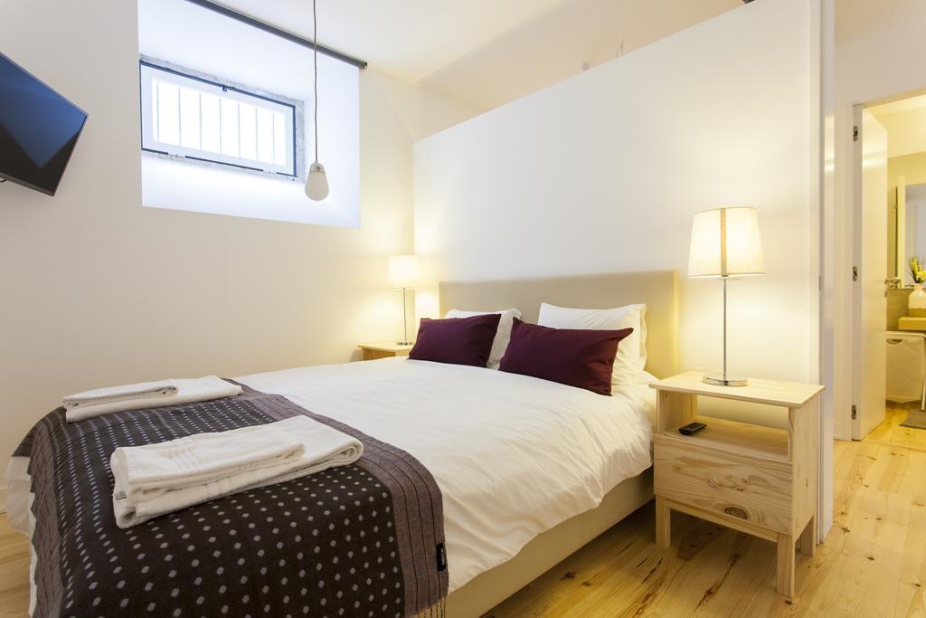 Joivy Cosy 1-Bed Flat With Workspace In Santa Catarina, Moments From Luis De Camoes Sq Lisbon Room photo